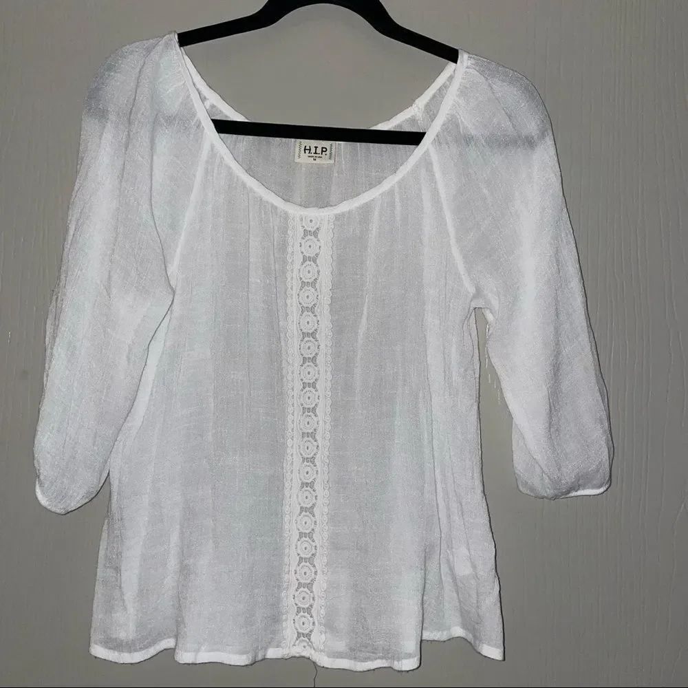 H. I. P. Top ivory 3/4 sleeve lace detailing scoop neck sz M